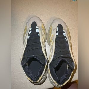 Yeezy 750 V3 ‘Safflower’